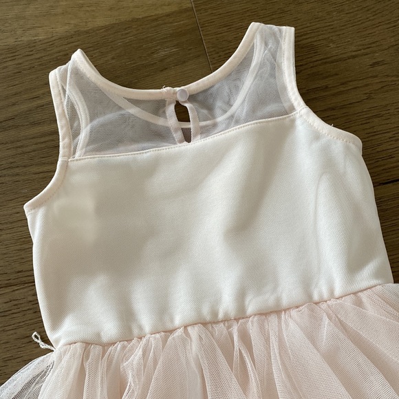 Pinkish layered dress with flower embroidery! May be size 4-6 - Picture 9 of 9